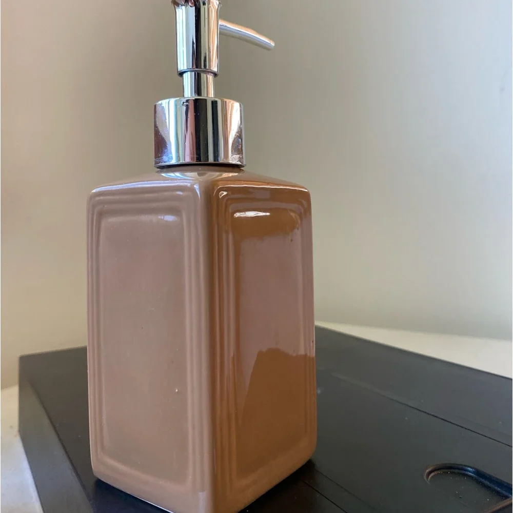 hand soap dispenser tan new